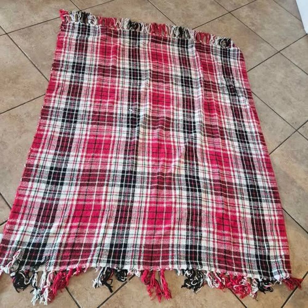 New York Red Plaid Chenille Throw 49" X 60" Isaac Mizrahi New York